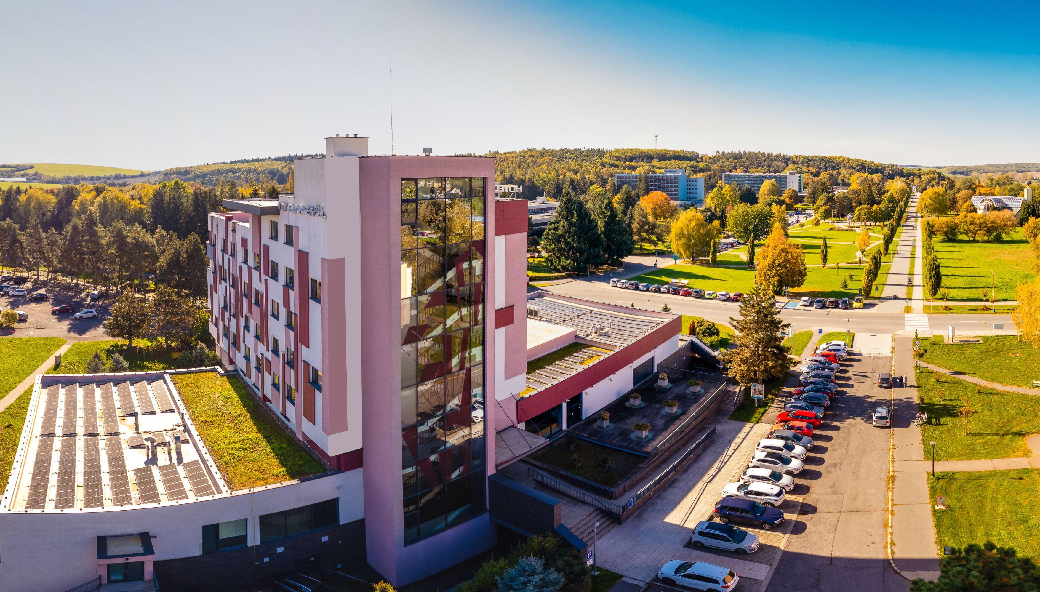 kúpeľný hotel Minerál s kúpeľným areálom